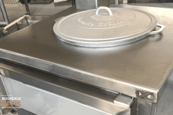 Un fourneau à feu de bois spécial marmites créoles sur le grill des "Nouveaux Défis"