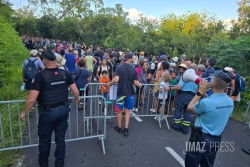 Piton de la Fournaise : les coulées de lave coupent la route nationale et attirent les Réunionnais 