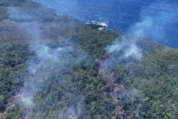 Éruption du Piton de la Fournaise : la coulée de lave figée à 150 mètres de la mer