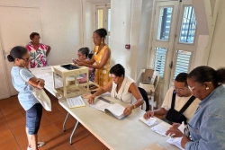 Le premier tour des municipales 2026 est lancé en Guadeloupe avec l'ouverture des bureaux de vote à 8 heures