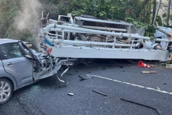 Entrée des Mamelles à Petit-Bourg : un spectaculaire accident bloque la circulation dans les deux sens