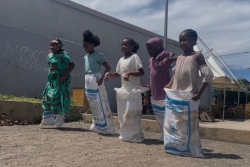 Mgourou géant, course de sacs de riz et de pneus : à Mtsamoudou l'Aïd se fête en mouvement