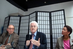 Lionel Jospin était le troisième premier ministre à s'être rendu à Mayotte en 2001