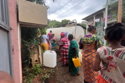 Des citernes d'eau déployées à Acoua-Marvatou suite à la casse d'une conduite par une entreprise sur un chantier