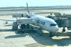 Quelle fréquence de vols, pour les voyageurs, au départ et à destination de la Calédonie ?