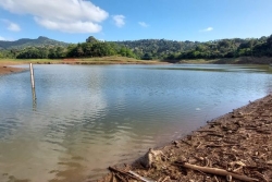 Une "opération massive de contrôle" pour démanteler des installations irrégulières impactant l'alimentation de la retenue collinaire de Dzoumogné 