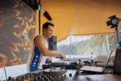 "Le défi c'est de partir chaque année dans une nouvelle ville européenne pour faire découvrir le deck" : DJ Harmelo à la conquête des clubs internationaux.