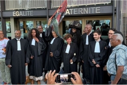 Tableau de décapitation : une réquisition de dispense de peine, face à des plaidoiries en faveur de la relaxe