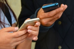 L'Indonésie interdit à son tour l'utilisation des réseaux sociaux aux mineurs