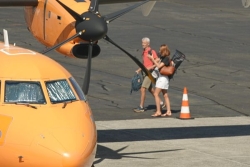 VIDÉO. Le retour des touristes à l'île des Pins après un mois de blocage de l'aérodrome