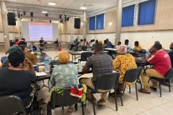 “Ils assurent des missions indispensables mais n’ont pas les droits des fonctionnaires”, les personnels précaires de l’Éducation nationale se forment pour mieux connaître leurs droits