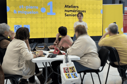 À Saint-Pierre et Miquelon, les seniors sont conviés chaque mois à des "Cafés numériques" pour consolider leurs connaissances des outils