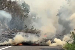 Eruption du Piton de la Fournaise : "difficile de compter les bras de coulée, il y en a beaucoup ! On a perdu 100 mètres de route", assure Aline Peltier 