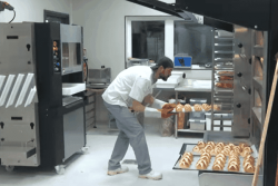 “Des coups de poignard, j'en ai pris un certain nombre" : le boulanger claque la porte et ferme définitivement après de nombreuses critiques