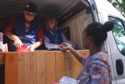 L'épicerie ambulante de Saint-Vincent de Paul porte la solidarité au cœur des quartiers