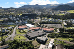 Le culte de Pâque: suivez l'office religieux en direct des Grands Kiosques au Tampon