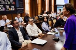 Crise des carburants : "Si vendredi on n'a pas de solutions, il y aura grève lundi", annoncent les transporteurs après la réunion à la CCIR