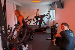 “Tu te dépasses à chaque séance, tu vas au bout de tes limites” : l’hyrox raconté par trois sportives parties en compétition au Canada