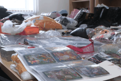 "Ils pensent faire une bonne affaire mais ils perdent leur argent" : explosion des saisies de colis illégaux achetés en ligne