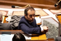 Le Monde évoque les trois scénarios présentés par Sébastien Lecornu aux représentants politiques calédoniens