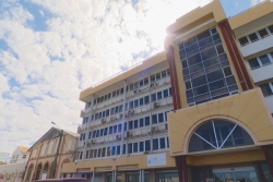 Défisc' aménagée, procédures simplifiées, "équité fiscale" : le gouvernement propose une série de mesures "pour soutenir l'économie et l'investissement"