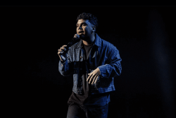 RENCONTRE. Benji se prépare pour son spectacle au Téat Plein Air : "ce que nou i aim à La Réunion, c'est le moucatage"