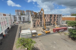 EN IMAGES. Cité Henri IV à Pointe-à-Pitre : démolition du dernier bâtiment et "pincement au cœur" des résidents