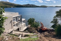 VIDÉO. Maison en bord de mer, ponton et stationnement pour bateau... au Robert, un chantier suscite l'inquiétude de l'Assaupamar