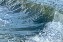 Une longue houle menace l'arc antillais, la Martinique en vigilance jaune pour vagues-submersion