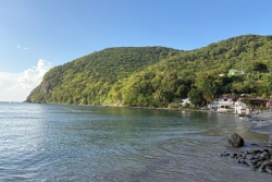 Fin de pollution bactériologique à Deshaies : la baignade à nouveau autorisée sur la plage du bourg