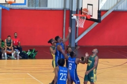 Basket-ball : l'Etoile bleue de Kawéni remporte le championnat de Mayotte face au Vautour de Labattoir (78-75)