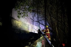 Saint-Denis : une maison inhabitée prend feu au centre historique, deux voisins relogés