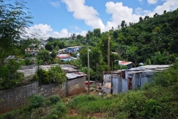 "Quand je finis mes cours, je me cache", des étrangers font leurs études dans la peur des expulsions à Mayotte