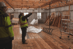 L'ancien bâtiment de la banque des îles à Saint-Pierre poursuit sa déconstruction