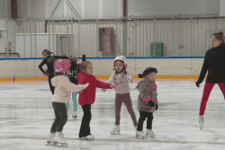 "Il y a un peu de pression, mais ça ne sera que du bonheur" : dernières répétitions à la patinoire avant le grand gala