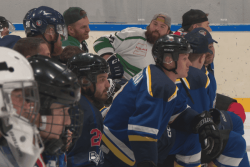 "Tout le monde se mélange, une super initiative" : tirs, vitesse et défis… Les Harfangs rassemblent la famille du hockey de Saint-Pierre-et-Miquelon
