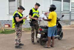 REPORTAGE. Un conducteur s'enfuit après avoir abandonné son véhicule, un auto-stoppeur clandestin interpellé, sur des points de contrôle de l'opération "Kingia" au centre de Mayotte