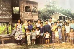 Le documentaire Dacca rue du 10 août 1985 où l’histoire oubliée d’un village lao en Guyane, à voir ce samedi à Roura