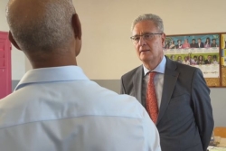 Le recteur de La Réunion, en visite dans des collèges, répond sur le créole au bac et la mutation des enseignants réunionnais 