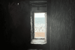 "C’était une porte de désespoir"...La porte du non-retour, une visite chargée d'émotion pour la délégation martiniquaise au Sénégal 