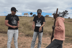 "Ça fait plaisir de voir des jeunes aider", à Madagascar, des membres du mouvement Gen Z proposent des formations aux agriculteurs