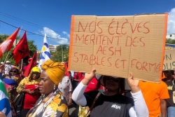 "Je suis AESH et cela fait 15 ans que je travaille et les débutants gagnent mieux que moi", déclare Daroussi Assmati, AESH à l'école maternelle de Sohoa