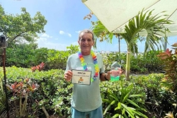 Triathlon : Le Calédonien Bernard Laigle triomphe à Cairns et décroche sa qualification pour Hawaï à 72 ans