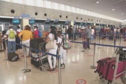 Vacances : face à la hausse des prix des billets d’avion, les Guadeloupéens revoient leurs projets à la baisse