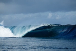 Teahupo'o : un surfeur américain de 56 ans grièvement blessé après une chute sur le récif, son pronostic vital engagé