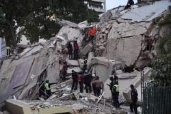 Deux séismes de magnitudes 7,2 et 7,5 frappent le Venezuela, immeubles effondrés à Caracas
