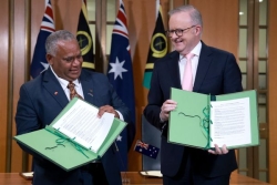 Pacifique : Australie et Vanuatu signent un accord excluant toute base militaire étrangère dans l'archipel, Pékin réagit