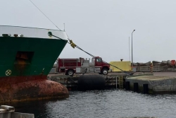 Miquelon: Le port fermé après un important déversement d'essence, une nappe en cours de propagation