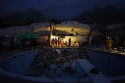 Nuit lugubre à la Guaira, zone ravagée par le double séisme au Venezuela
