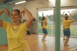 A Toulouse, Heitiare Etaeta y enseigne le ori tahiti comme au fenua